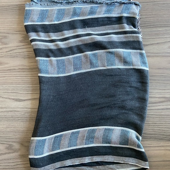 *HOST PICK* Wilfred COUVER Blanket Scarf - Picture 4 of 5